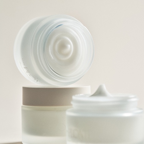 Интенсивный увлажняющий и восстанавливающий крем для лица с экстрактом хауттюйнии Ulleung Island Heartleaf Moisture Calming Therapy Cream фото 4