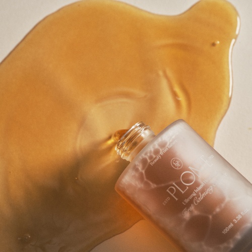 Успокаивающая эссенция для лица с экстрактом хауттюйнии Ulleung Island Heatleaf First Calming Essence фото 3