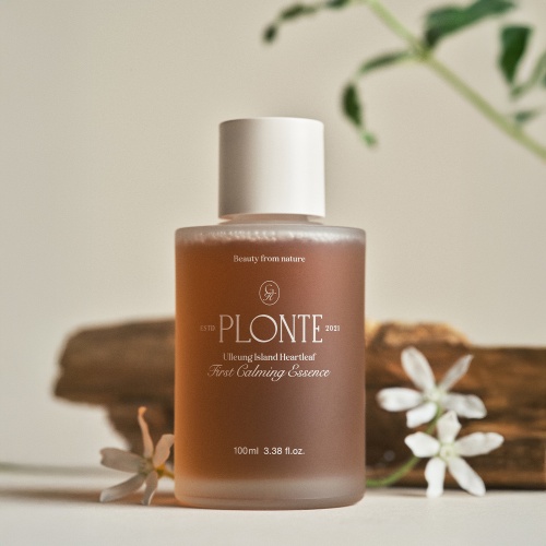 Успокаивающая эссенция для лица с экстрактом хауттюйнии Ulleung Island Heatleaf First Calming Essence фото 2